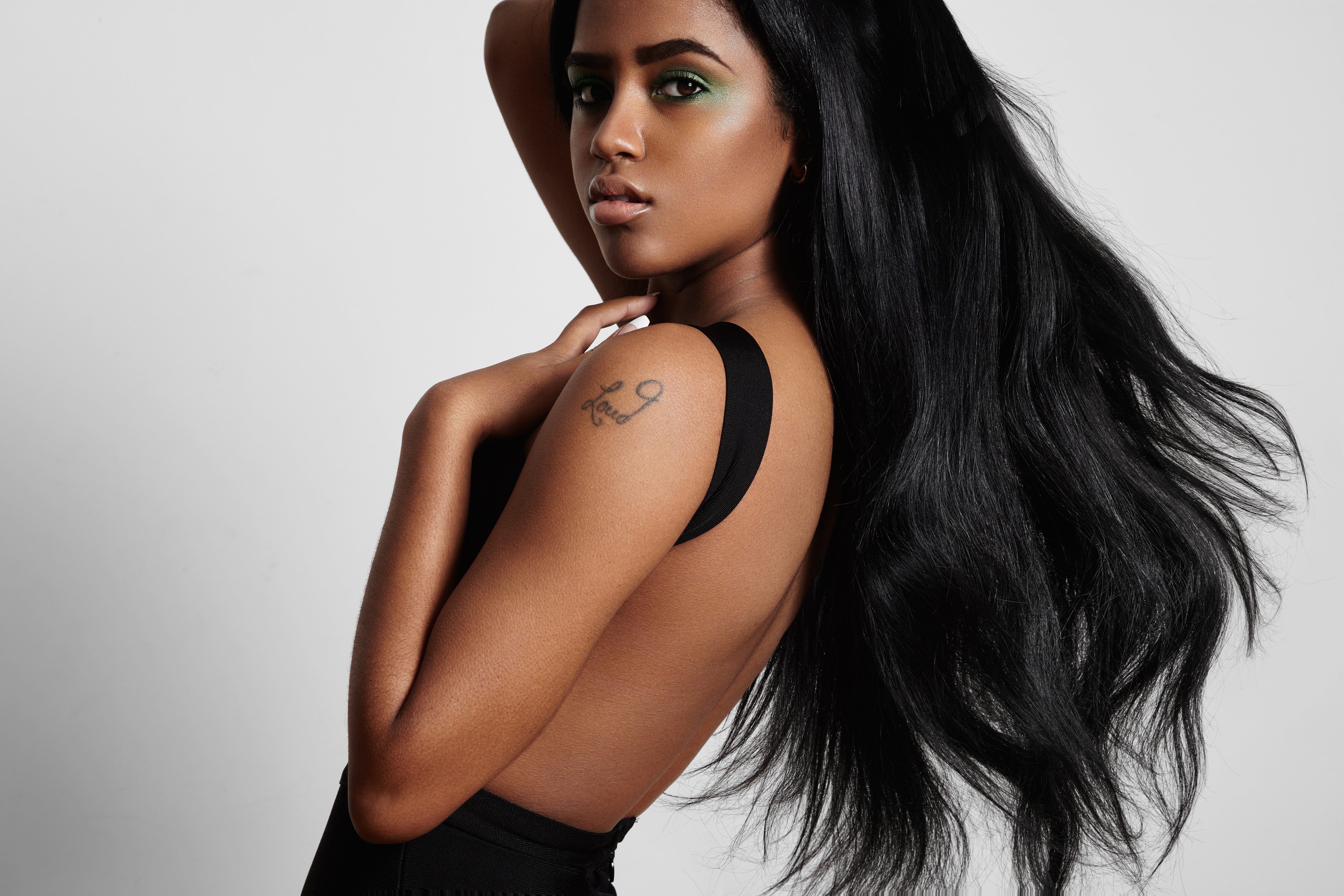 Oh, she has good hair!